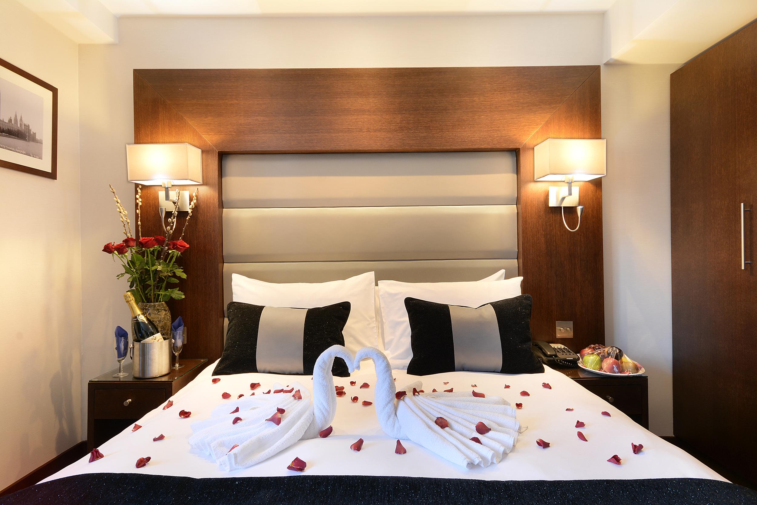 Park Grand London Lancaster Gate Hotel Exterior foto A bedroom at the hotel