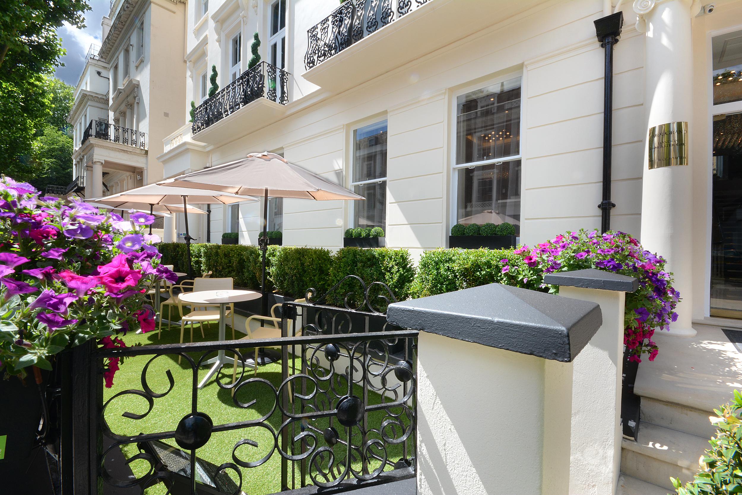 Park Grand London Lancaster Gate Hotel Exterior foto The garden at 100 Eaton Square