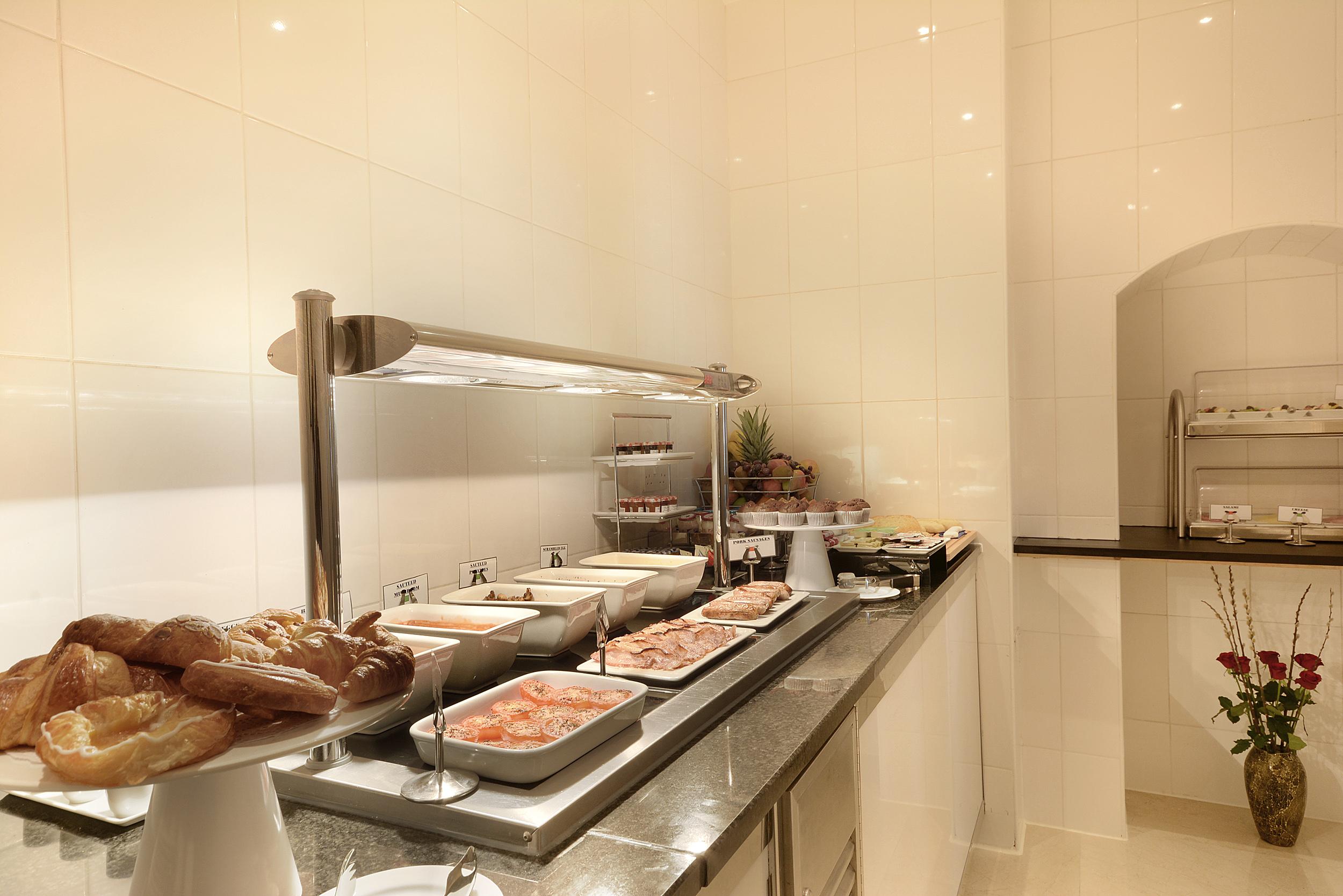 Park Grand London Lancaster Gate Hotel Exterior foto A buffet at a hotel
