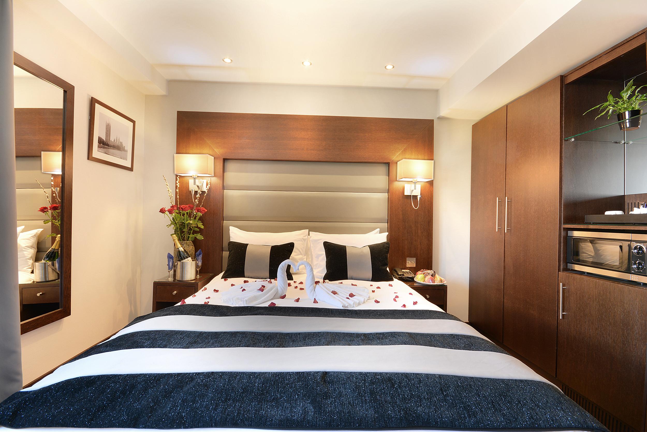 Park Grand London Lancaster Gate Hotel Exterior foto A bedroom at the hotel