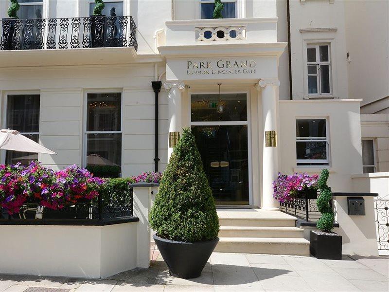 Park Grand London Lancaster Gate Hotel Exterior foto The exterior of the Ralph Lauren store in London
