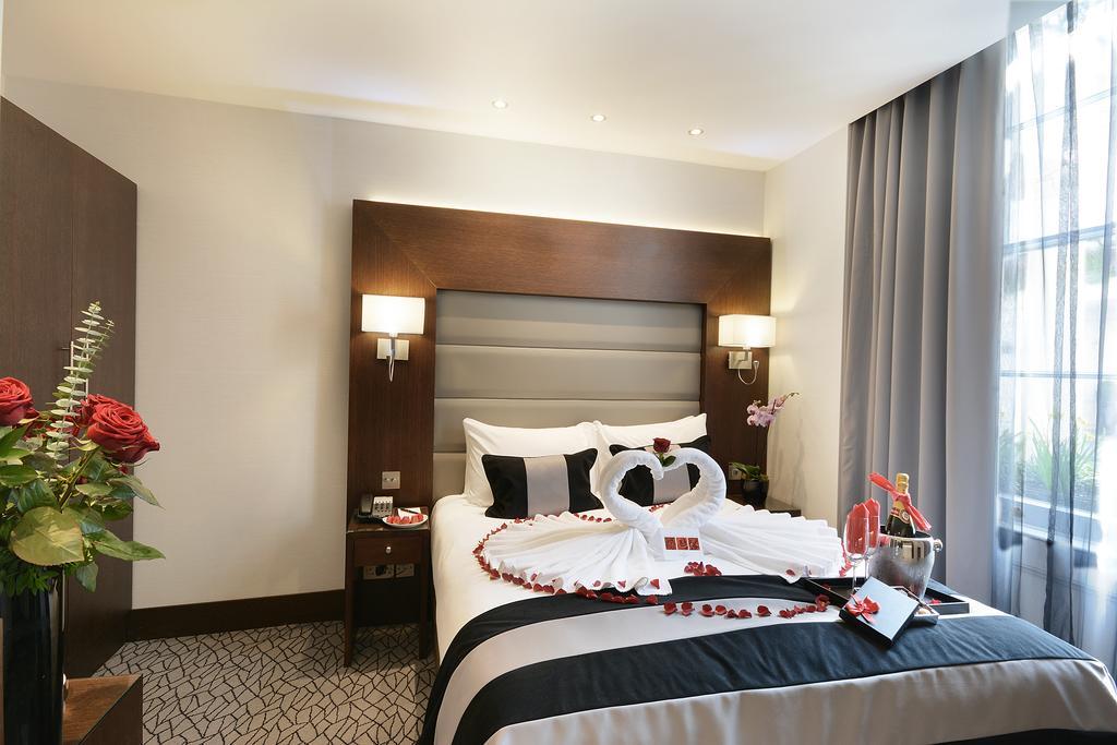 Park Grand London Lancaster Gate Hotel Exterior foto A bedroom at the hotel