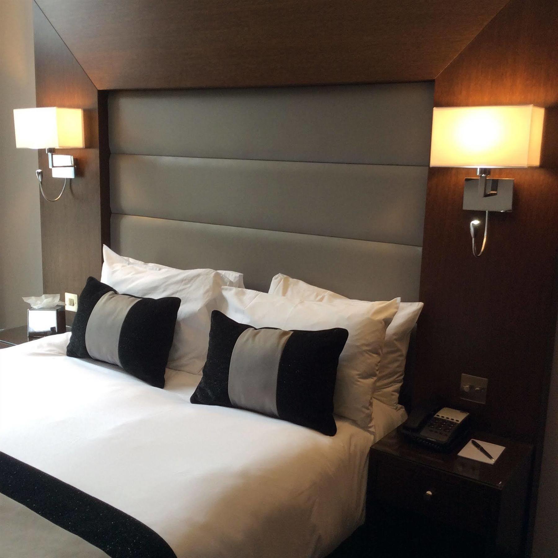 Park Grand London Lancaster Gate Hotel Exterior foto A bedroom at the hotel