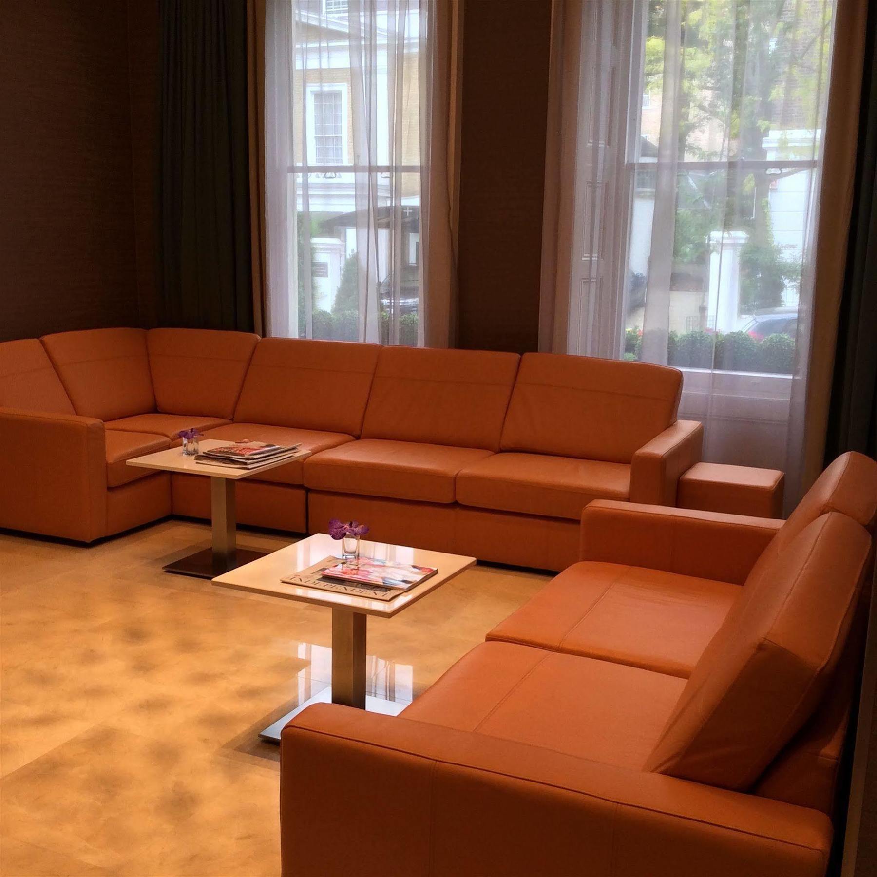 Park Grand London Lancaster Gate Hotel Exterior foto A leather sofa