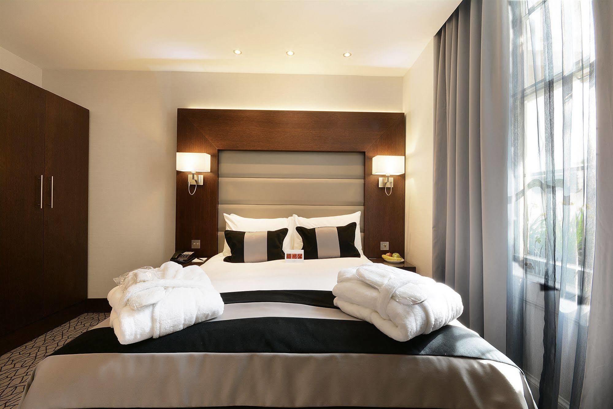 Park Grand London Lancaster Gate Hotel Exterior foto A bedroom at the hotel